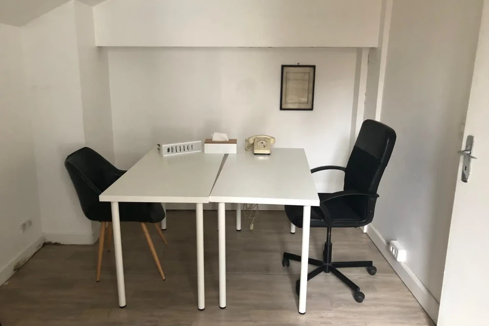 Bureau privé - 92240 - 2 postes - 750€