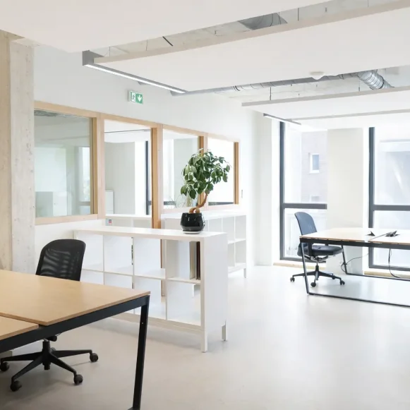 Open Space  17 postes Location bureau Rue de Srebrenica Paris 75020 - photo 1
