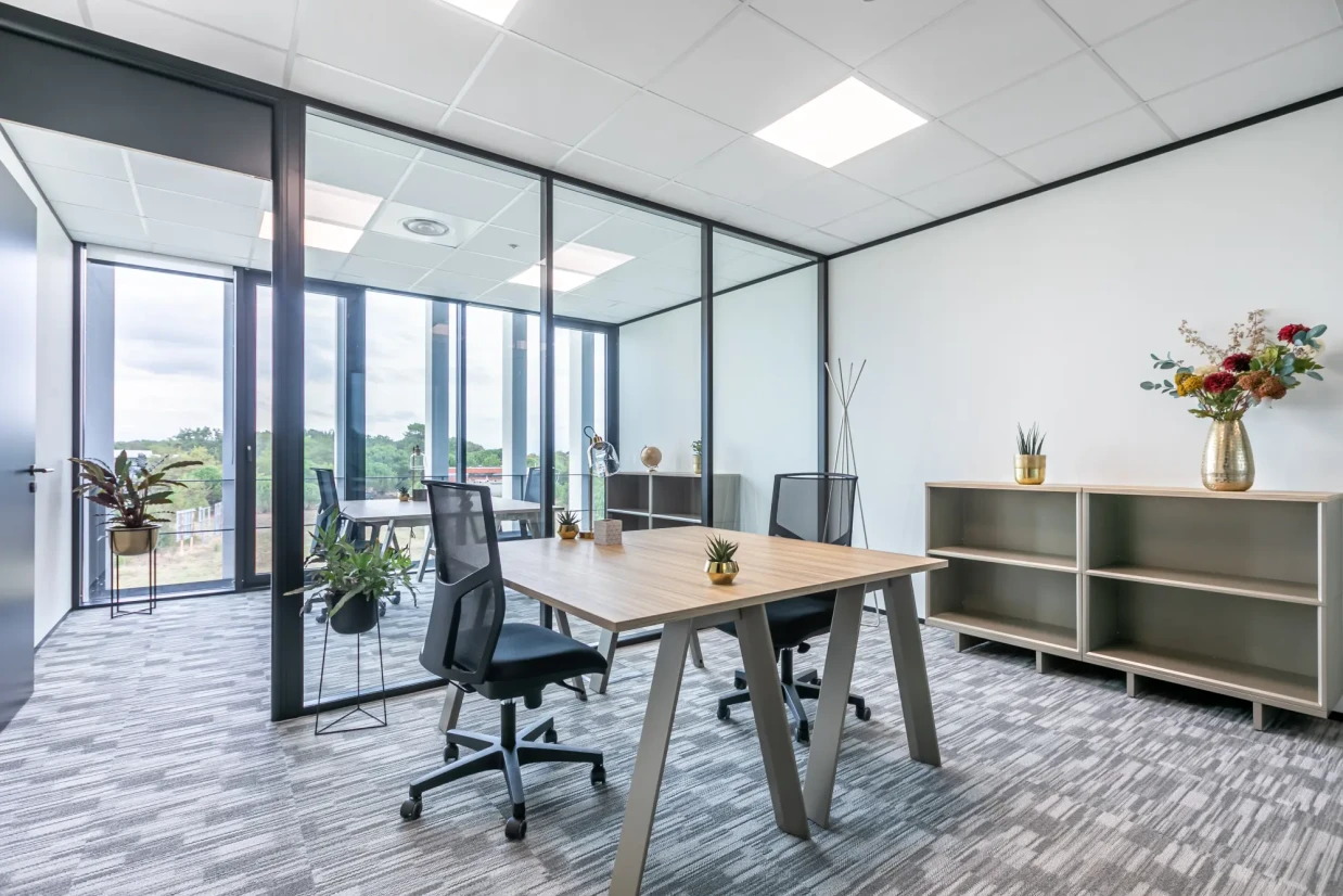 Bureau privé - 33700 - 4 postes - 1898€