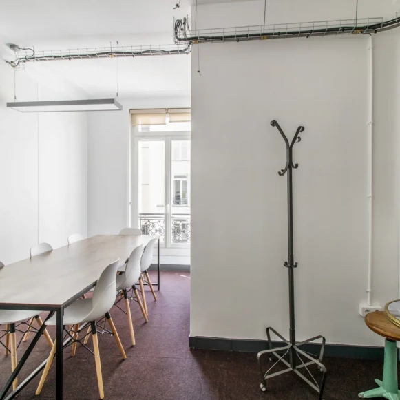 Bureau privé 22 m² 6 postes Coworking Rue Bleue Paris 75009 - photo 4