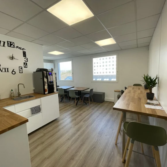 Bureau privé 17 m² 4 postes Coworking Boulevard de Stalingrad Villeurbanne 69100 - photo 3