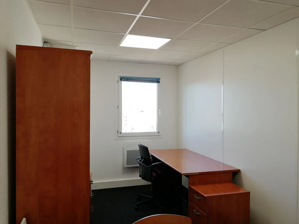 Bureau privé - 69008 - 3 postes - 570€