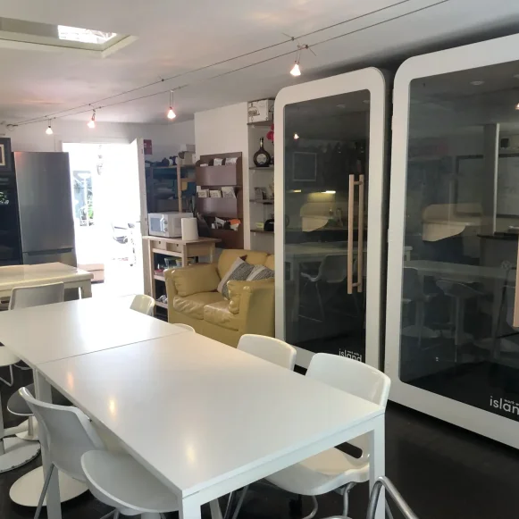 Bureau privé 25 m² 6 postes Coworking Rue Stephenson Paris 75018 - photo 7