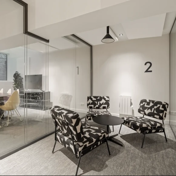 Espace indépendant 247 m² 32 postes Coworking Rue Legendre Paris 75017 - photo 2