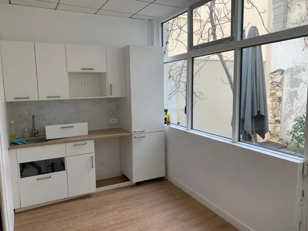 Espace indépendant - 92300 - 40 postes - 9500€