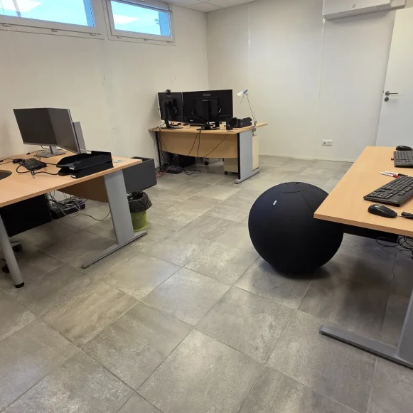 Open Space  1 poste Coworking Allée des Frères Montgolfier Chasseneuil-du-Poitou 86360 - photo 1