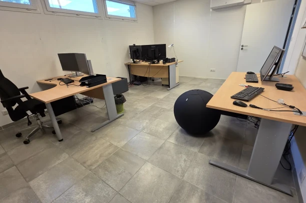 Open Space - 86360 - 1 poste - 200€