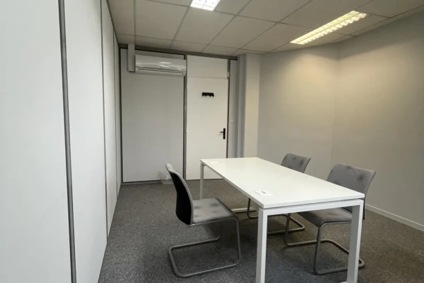 Bureau privé - 45800 - 2 postes - 310€