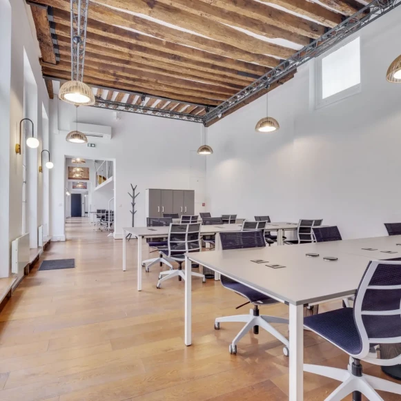 Bureau privé 300 m² 52 postes Coworking Rue Charlot Paris 75003 - photo 2