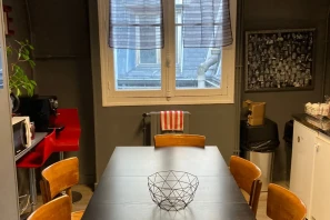 Open Space - 75002 - 8 postes - 450€