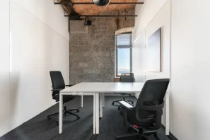 Bureau privé - 13002 - 5 postes - 2373€