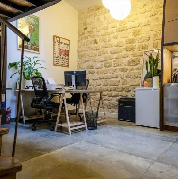 Bureau privé 50 m² 4 postes Coworking Rue du Chemin Vert Paris 75011 - photo 1