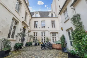 Bureau privé - 75003 - 120 postes - 80000€