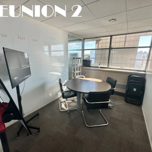 Bureau privé 18 m² 4 postes Coworking Rue Maurice Hartmann Issy-les-Moulineaux 92130 - photo 3