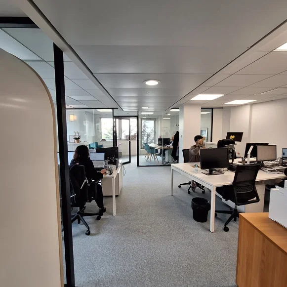Bureau privé 218 m² 28 postes Location bureau Boulevard de Vaugirard Paris 75015 - photo 2