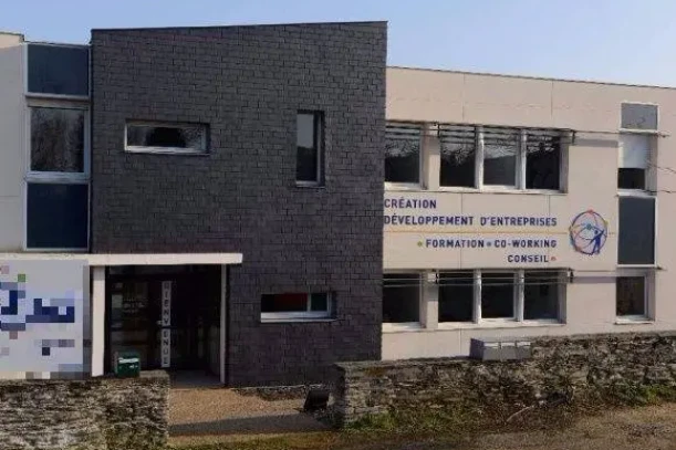 Bureau privé - 49800 - 4 postes - 480€