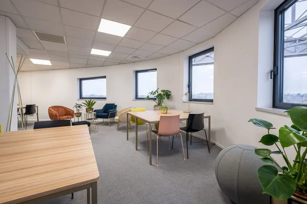 Open Space - 59100 - 1 poste - 190€