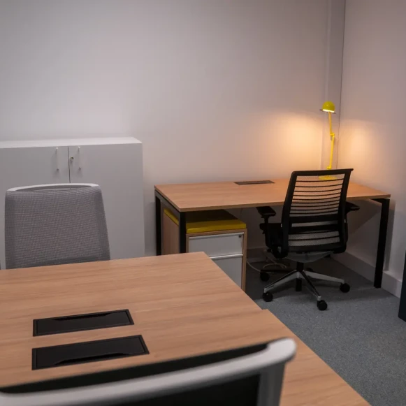Bureau privé 15 m² 4 postes Coworking Rue de Châtillon Rennes 35000 - photo 1