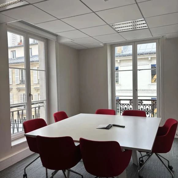 Bureau privé 14 m² 3 postes Location bureau Rue Pasquier Paris 75008 - photo 9