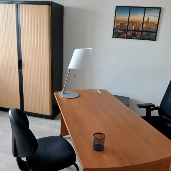 Bureau privé 14 m² 2 postes Location bureau Rue de Genève La Courneuve 93120 - photo 2