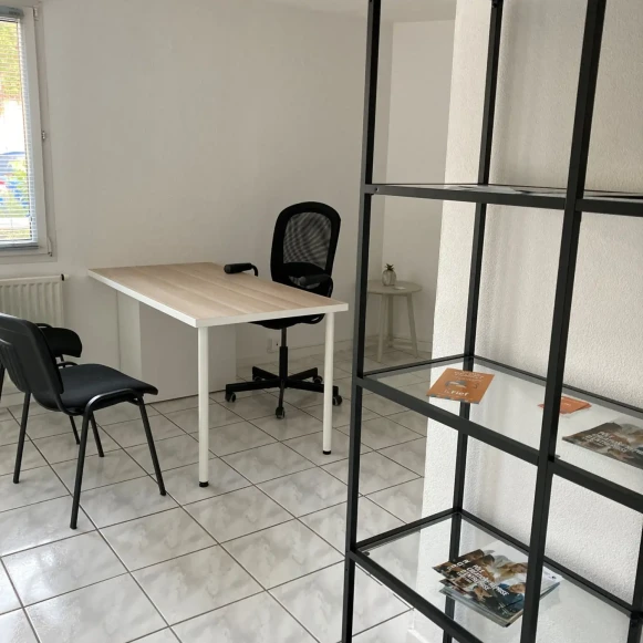 Bureau privé 13 m² 2 postes Location bureau Rue de Huningue Saint-Louis 68300 - photo 4