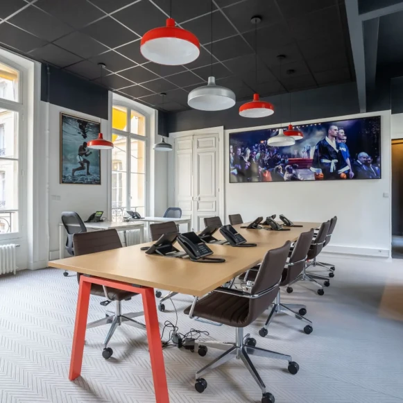 Bureau privé 74 m² 20 postes Location bureau Rue de l'Arcade Paris 75008 - photo 1