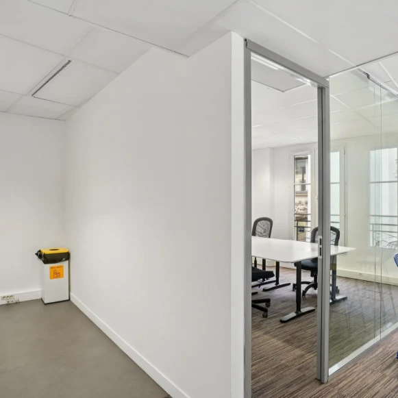 Espace indépendant 80 m² 16 postes Location bureau Rue Saint-Marc Paris 75002 - photo 9