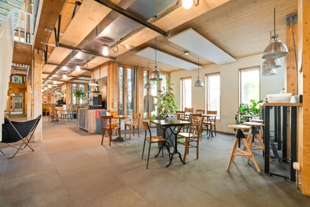 Espace indépendant - 78000 - 90 postes - 36900€