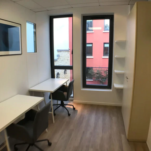 Bureau privé 9 m² 2 postes Coworking Boulevard Victor Hugo Clichy 92110 - photo 1