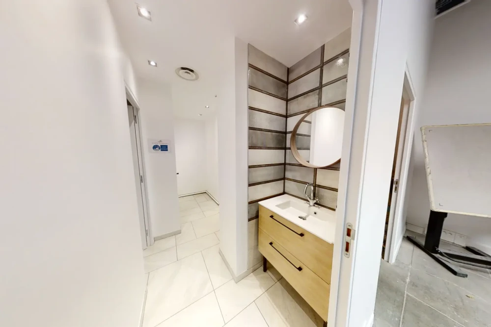 Bureau privé - 75010 - 7 postes - 3300€