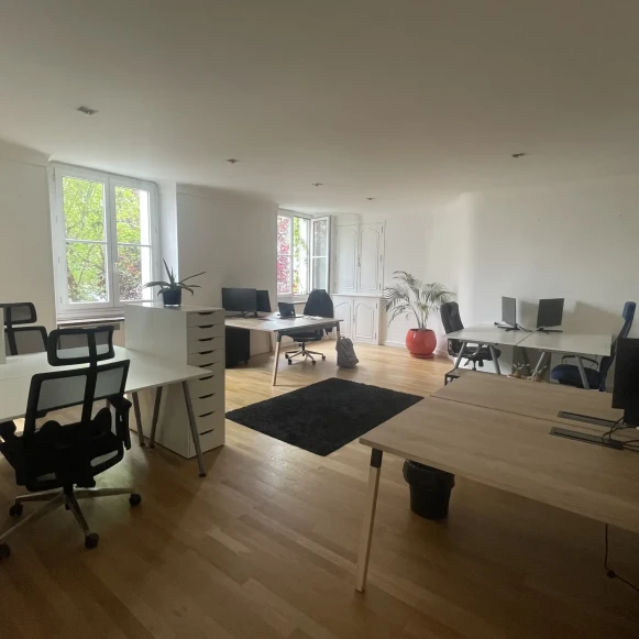 Bureau privé 100 m² 10 postes Location bureau Rue du Chêne d'Aron Nantes 44000 - photo 1