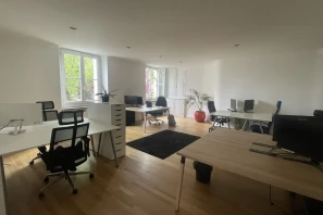 Open Space - 44000 - 7 postes - 210€