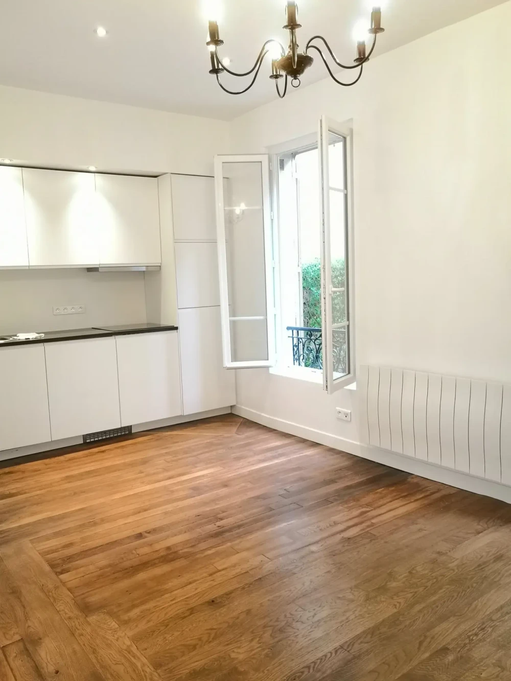 Espace indépendant - 92210 - 9 postes - 1650€