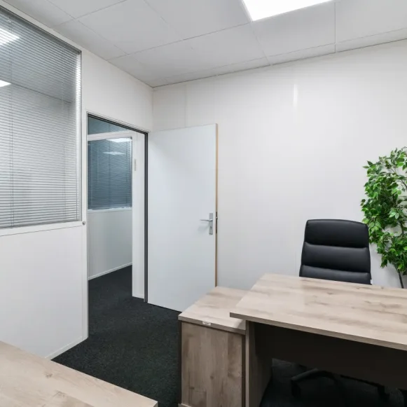 Bureau privé 17 m² 2 postes Location bureau Rue Cartier Bresson Pantin 93500 - photo 8