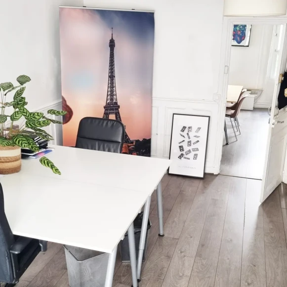Bureau privé 22 m² 5 postes Location bureau Rue Meslay Paris 75003 - photo 3