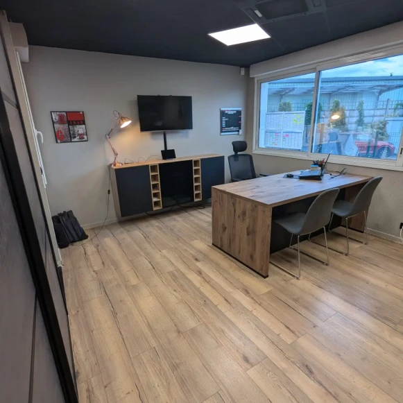 Bureau privé 17 m² 3 postes Coworking Rue Basse ville Firminy 42700 - photo 1