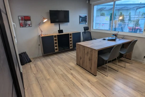 Bureau privé - 42700 - 3 postes - 299€