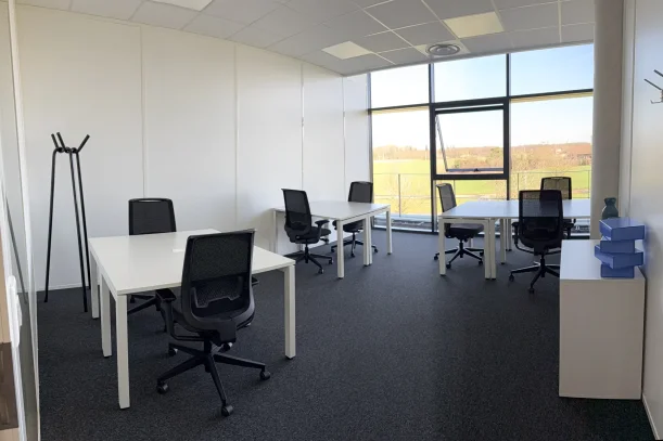 Bureau privé - 01000 - 7 postes - 2044€