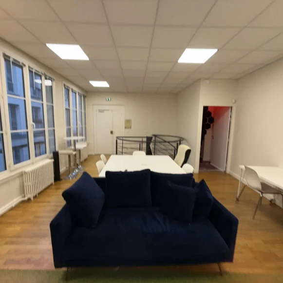 Bureau privé 35 m² 6 postes Coworking Rue d'Hauteville Paris 75010 - photo 5