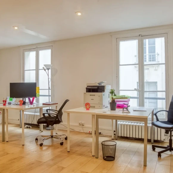 Espace indépendant 170 m² 30 postes Location bureau Rue d'Aboukir Paris 75002 - photo 3