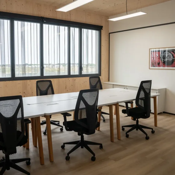 Bureau privé 27 m² 6 postes Coworking Rue Maryam Mirzakhani Montpellier 34000 - photo 1