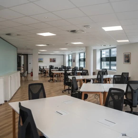 Bureau privé 10 m² 2 postes Coworking Rue de Luxembourg Lille 59800 - photo 1