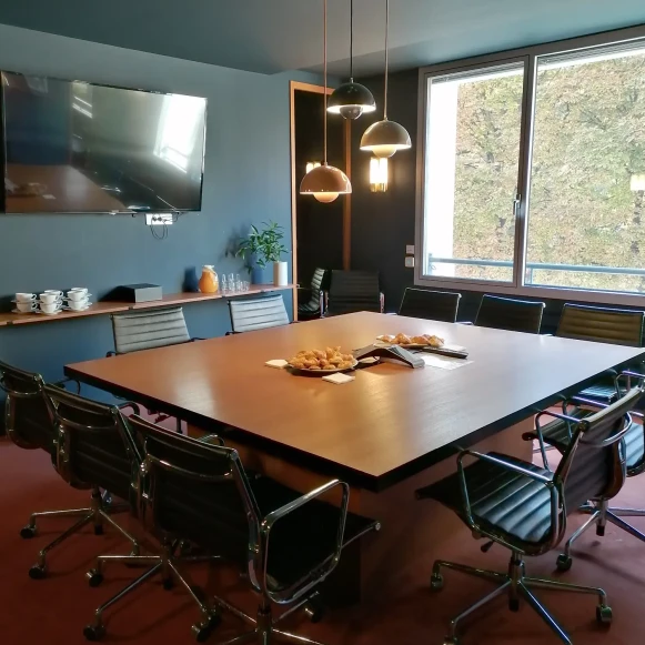 Bureau privé 21 m² 6 postes Coworking Cours Albert 1er Paris 75008 - photo 1