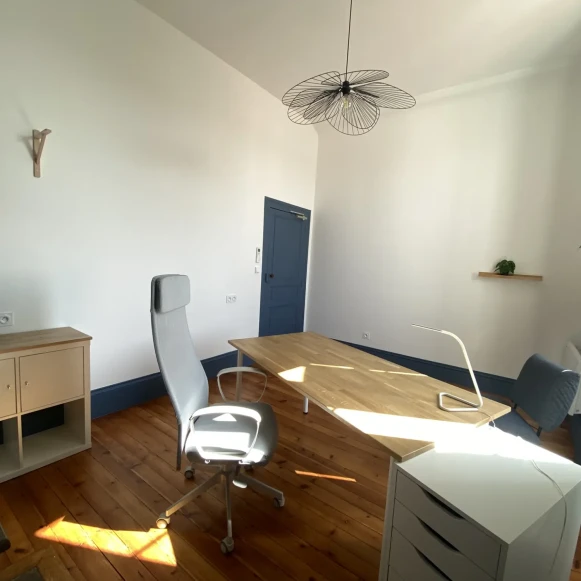 Bureau privé 17 m² 1 poste Location bureau Avenue Port Mahon Charente-Maritime 17400 - photo 4
