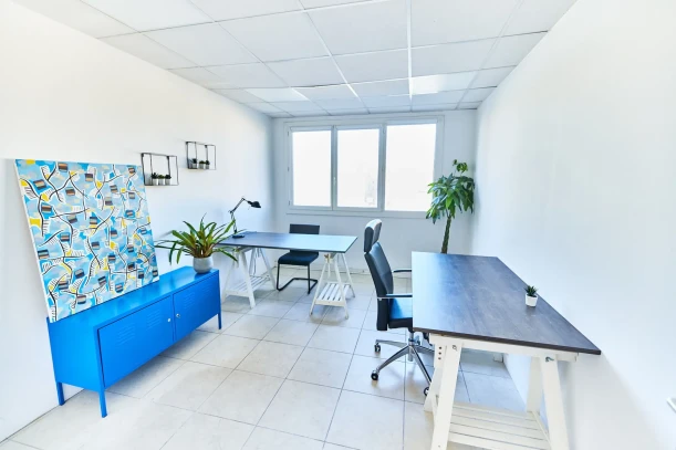 Bureau privé - 13002 - 3 postes - 840€