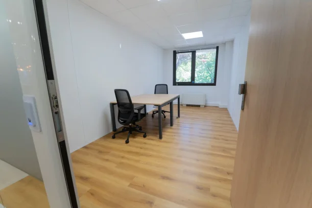 Bureau privé - 06560 - 1 poste - 690€