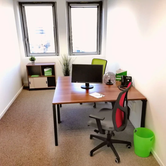 Bureau privé 12 m² 3 postes Coworking Rue de Mantes Colombes 92700 - photo 2