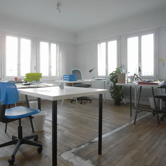 Bureau privé 20 m² 5 postes Coworking Quai de la Fosse Nantes 44000 - photo 1