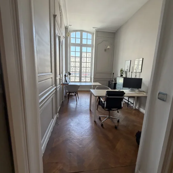 Bureau privé 18 m² 2 postes Location bureau Allées de Tourny Bordeaux 33000 - photo 1