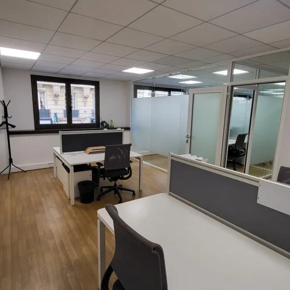 Bureau privé 23 m² 4 postes Location bureau Rue Louise Michel Levallois-Perret 92300 - photo 3